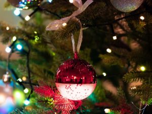 Spralla LED-joulukuusen koristepallo kaiuttimella
