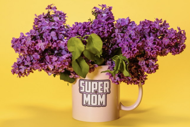 Mitä kukkia antaa äitienpäivänä? Inspiraatiota kukista äidin juhlapäivään